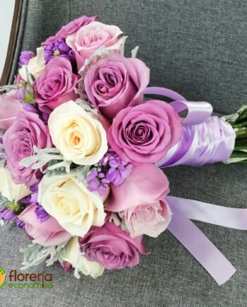 Ramo de novia con rosas lilas, rosas y ivory - Floreria Economica