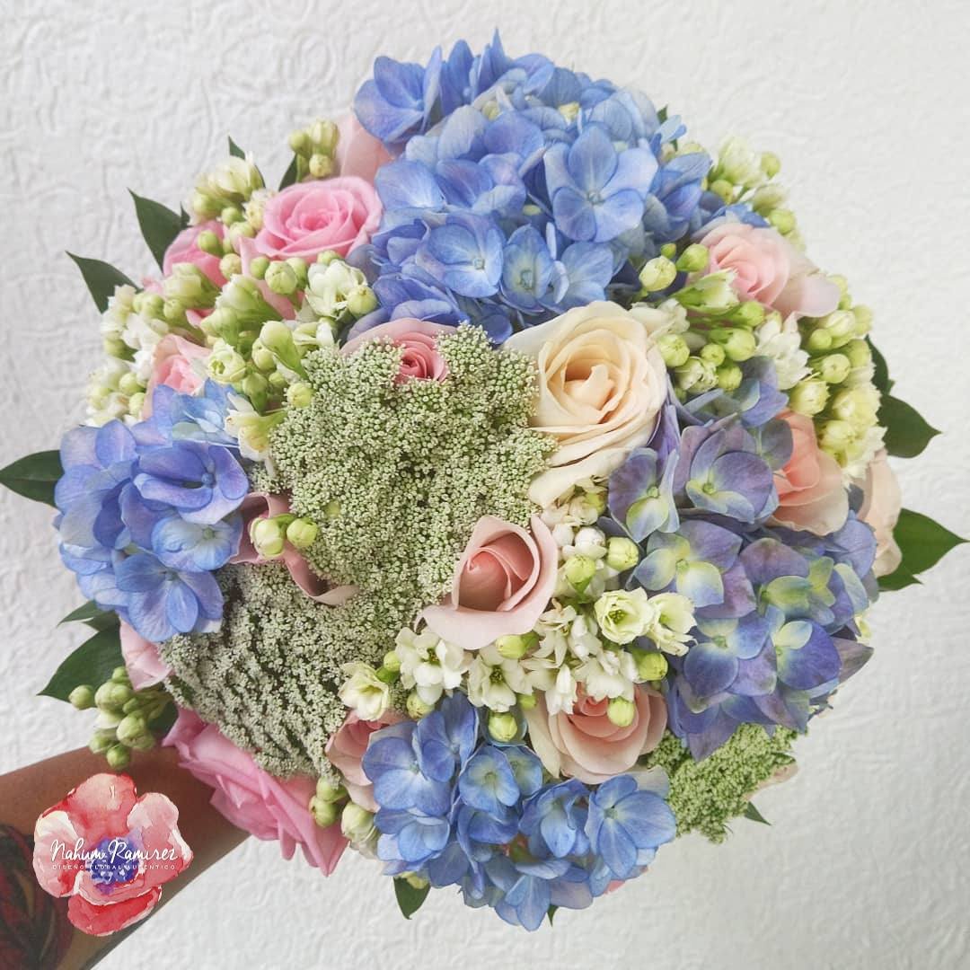 Ramos de novia con hortensias azules - Floreria Economica