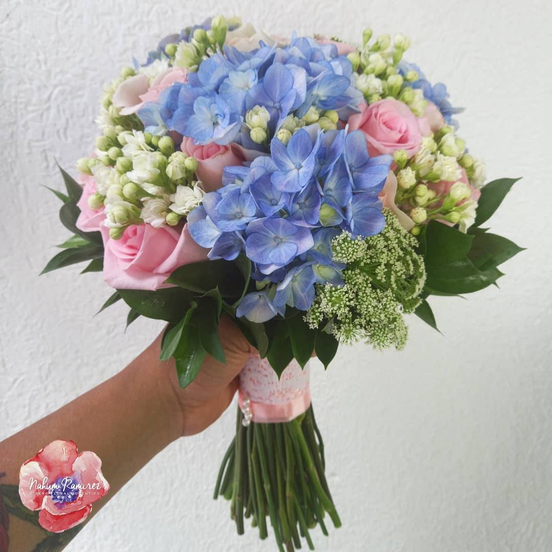 Ramos de novia con hortensias azules - Floreria Economica